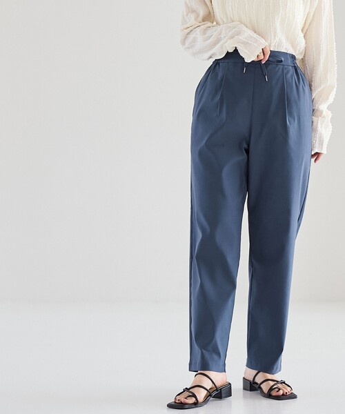 coen(コーエン)の「マルチファンクションやみつきテーパードパンツ(WEB限定サイズ)(スラックス・レディース・ブラック/ターコイズブルー/ワインレッド/ロイヤルブルー/ダークグレー・S/M/L/XL)」の4枚目の写真