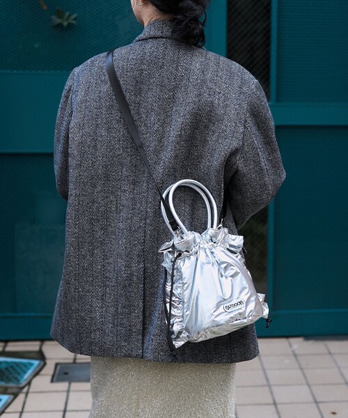 FREAK'S STORE（フリークスストア）の「OUTDOOR PRODUCTS × FREAK'S STORE/アウトドアプロダクツ 別注 マルチウェイ エナメルフリルバッグ（ショルダーバッグ・レディース・ナチュラル/シルバー/ブラック・ONE SIZE）」の3枚目の写真