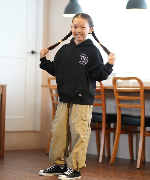 Dickies（ディッキーズ）の「【ムラサキスポーツ限定】Dickies/ディッキーズ キッズ パーカー MS DK ワッペン入りフーディ 80753500（パーカー・キッズ・オフホワイト/グレー/ブラック・130cm/140cm/150cm/160cm）」の12枚目の写真