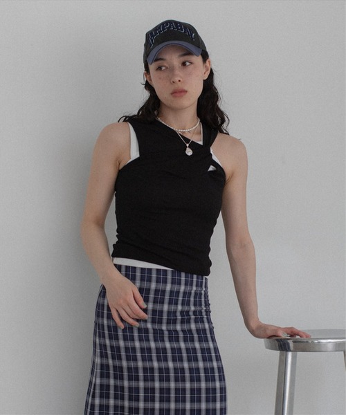 SUWDEE(スーディー)の「asymmentry tank top(タンクトップ・レディース・ホワイト/ブラック・FREE)」の2枚目の写真
