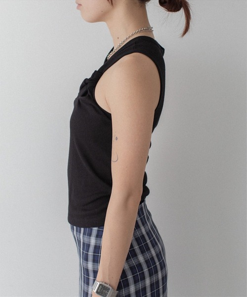 SUWDEE(スーディー)の「asymmentry tank top(タンクトップ・レディース・ホワイト/ブラック・FREE)」の16枚目の写真
