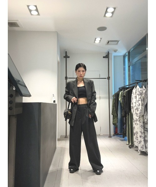 ALLSAINTS(オールセインツ)の「AVERIE PINSTRIPED RELAXED FIT BLAZER | AVERIE ピンストライプ リラックス フィット ブレザー(テーラードジャケット・レディース・グレー・8/4/6/10/12)」の3枚目の写真