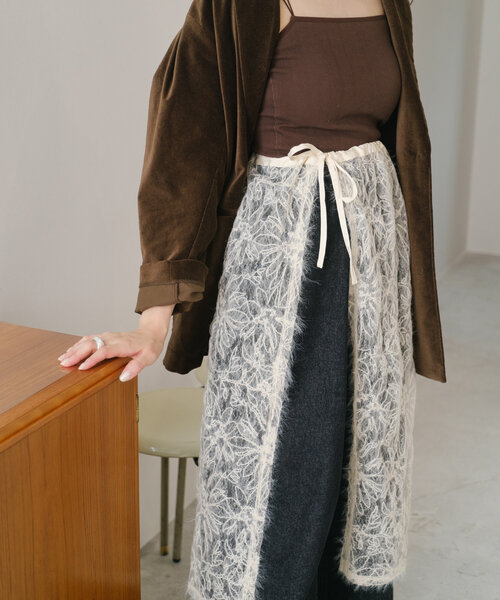 Kastane（カスタネ）の「*フェザーフラワーラップスカート（ベルト・レディース・アイボリー/ブラック・FREE）」の7枚目の写真