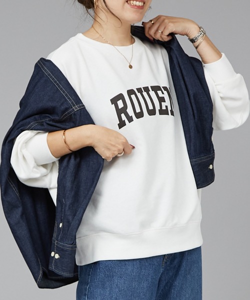 Rouge vif(ルージュヴィフ)の「【一部店舗限定】ドロップショルダーロゴスウエット(スウェット・レディース・オフホワイト/グレー・フリー)」の1枚目の写真