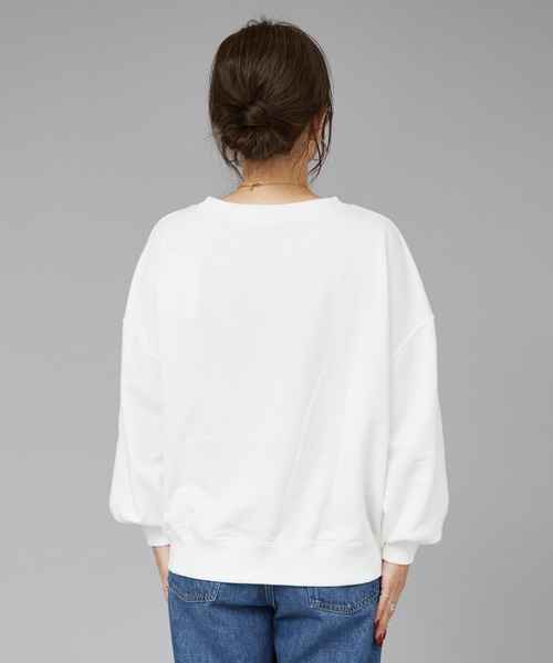 Rouge vif(ルージュヴィフ)の「【一部店舗限定】ドロップショルダーロゴスウエット(スウェット・レディース・オフホワイト/グレー・フリー)」の12枚目の写真