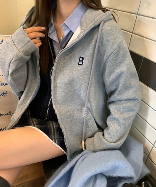 kirakiraShop(キラキラショップ)の「裏起毛 オーバーシルエット ロゴ パーカー(パーカー・レディース・クリーム/グレー/ブラック/レッド・FREE)」の2枚目の写真