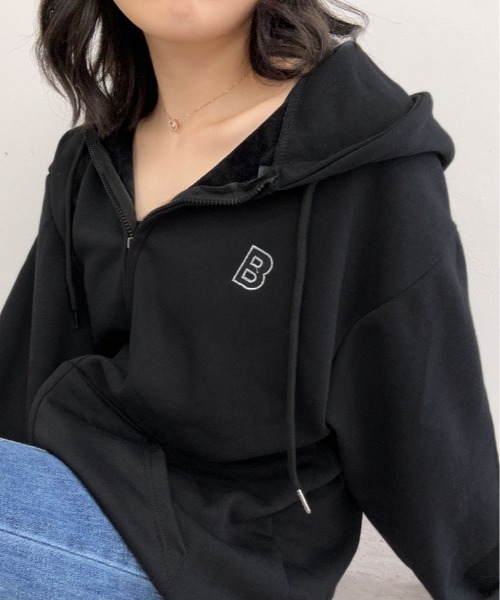 kirakiraShop(キラキラショップ)の「裏起毛 オーバーシルエット ロゴ パーカー(パーカー・レディース・クリーム/グレー/ブラック/レッド・FREE)」の8枚目の写真