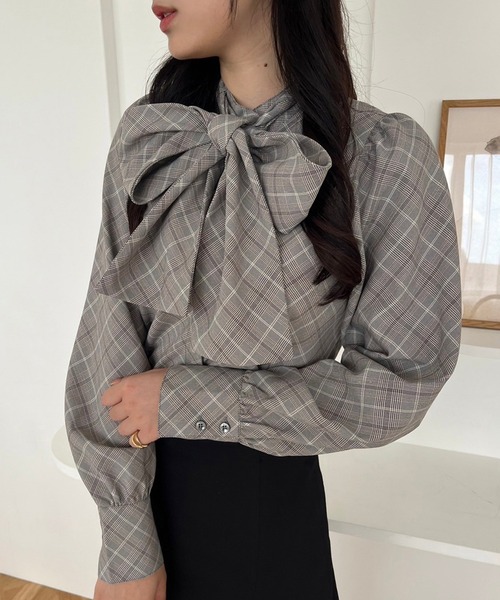 one after another NICE CLAUP(ワンアフターアナザーナイスクラップ)の「ピコレースボウタイブラウス(シャツ/ブラウス・レディース・ブラック/グレー系その他/サックスブルー/オフホワイト・FREE)」の3枚目の写真
