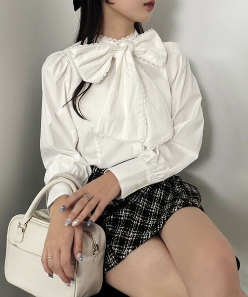 one after another NICE CLAUP(ワンアフターアナザーナイスクラップ)の「ピコレースボウタイブラウス(シャツ/ブラウス・レディース・ブラック/グレー系その他/サックスブルー/オフホワイト・FREE)」の1枚目の写真