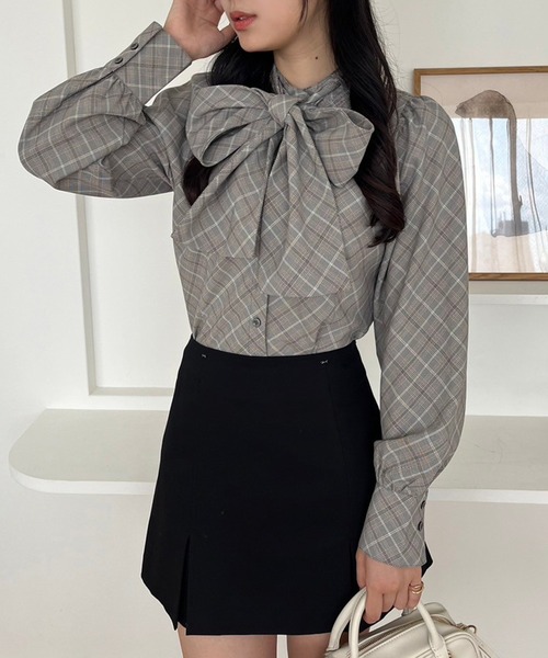 one after another NICE CLAUP(ワンアフターアナザーナイスクラップ)の「ピコレースボウタイブラウス(シャツ/ブラウス・レディース・ブラック/グレー系その他/サックスブルー/オフホワイト・FREE)」の5枚目の写真