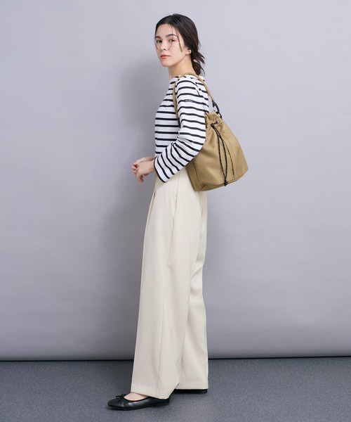 le cercle ADAM ET ROPE'（ルセルクルアダムエロペ）の「【2WAY】中綿巾着型ショルダー/アンベロサック ［ユニセックスで使える/軽量］（ショルダーバッグ・レディース・ブラック/サックスブルー/ベージュ系その他・FREE）」の12枚目の写真