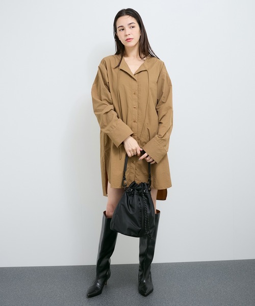 le cercle ADAM ET ROPE'（ルセルクルアダムエロペ）の「【2WAY】中綿巾着型ショルダー/アンベロサック ［ユニセックスで使える/軽量］（ショルダーバッグ・レディース・ブラック/サックスブルー/ベージュ系その他・FREE）」の14枚目の写真