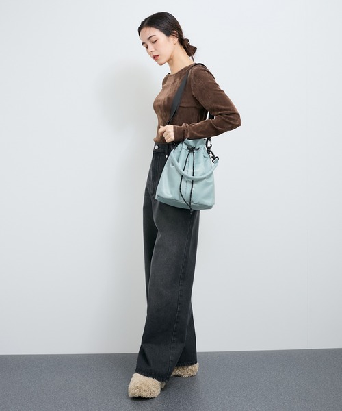 le cercle ADAM ET ROPE'（ルセルクルアダムエロペ）の「【2WAY】中綿巾着型ショルダー/アンベロサック ［ユニセックスで使える/軽量］（ショルダーバッグ・レディース・ブラック/サックスブルー/ベージュ系その他・FREE）」の15枚目の写真