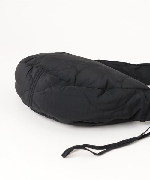 and it_（アンドイット）の「キルティングラウンドショルダーバッグ（ショルダーバッグ・レディース・ナチュラル/ブラック/キャメル・FREE）」の20枚目の写真