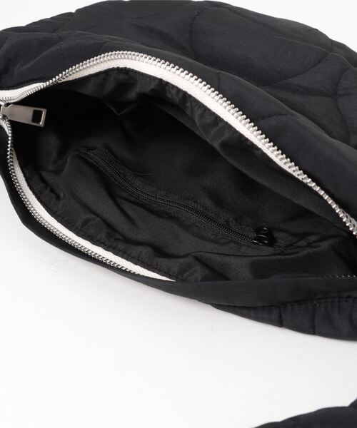 and it_（アンドイット）の「キルティングラウンドショルダーバッグ（ショルダーバッグ・レディース・ナチュラル/ブラック/キャメル・FREE）」の21枚目の写真