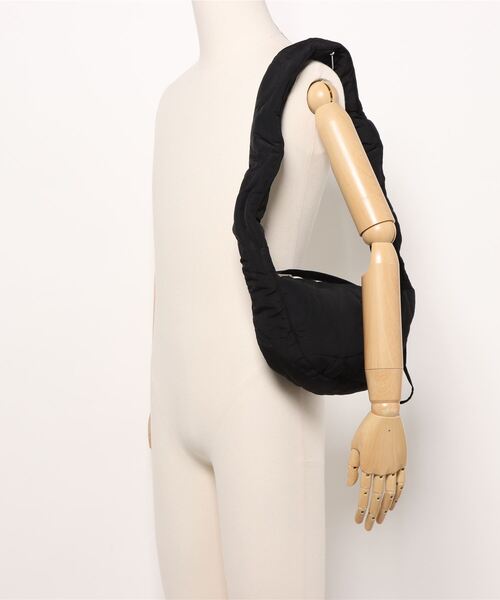 and it_（アンドイット）の「キルティングラウンドショルダーバッグ（ショルダーバッグ・レディース・ナチュラル/ブラック/キャメル・FREE）」の22枚目の写真