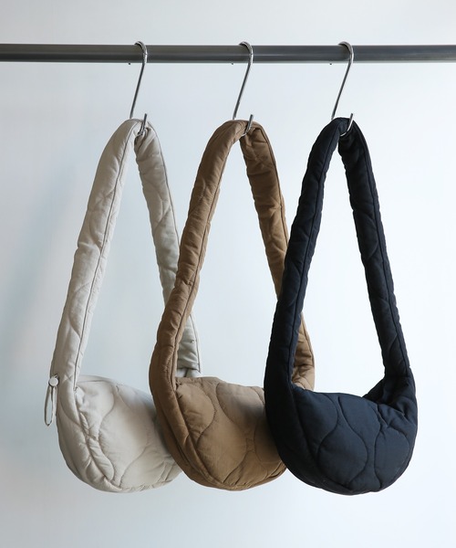 and it_（アンドイット）の「キルティングラウンドショルダーバッグ（ショルダーバッグ・レディース・ナチュラル/ブラック/キャメル・FREE）」の9枚目の写真