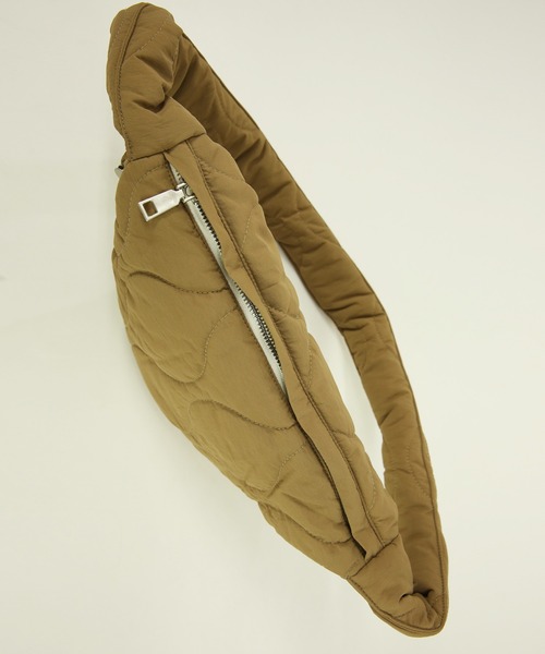 and it_（アンドイット）の「キルティングラウンドショルダーバッグ（ショルダーバッグ・レディース・ナチュラル/ブラック/キャメル・FREE）」の12枚目の写真