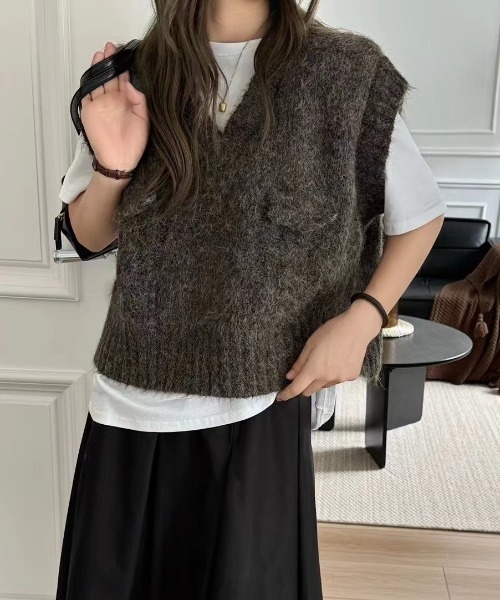 emi+（エミプラス）の「Vネックニットベスト（ベスト・レディース・杢グレー/グレー/ピンク/ブルー/モカ・FREE）」の4枚目の写真