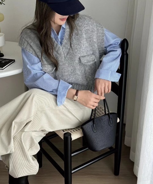 emi+（エミプラス）の「Vネックニットベスト（ベスト・レディース・杢グレー/グレー/ピンク/ブルー/モカ・FREE）」の17枚目の写真