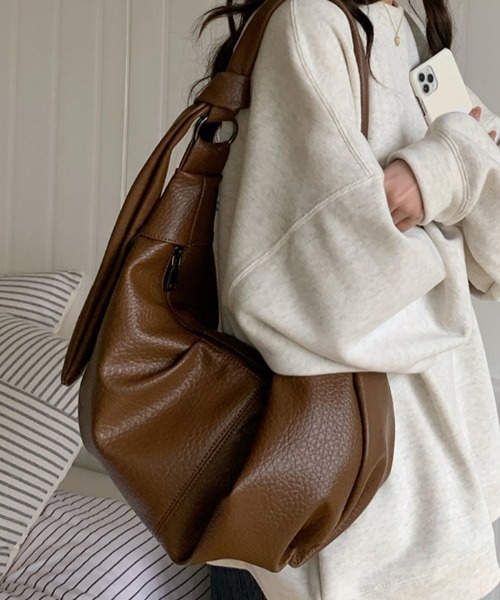 paravion（パラビオン）の「クロワッサンショルダーバッグ/B5サイズ/ショルダー調節可能（ショルダーバッグ・レディース・ホワイト/ブラック/ブラウン・FREE）」の3枚目の写真