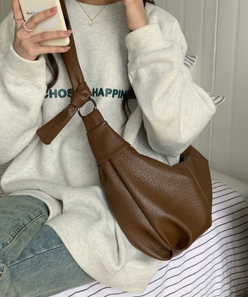 paravion（パラビオン）の「クロワッサンショルダーバッグ/B5サイズ/ショルダー調節可能（ショルダーバッグ・レディース・ホワイト/ブラック/ブラウン・FREE）」の10枚目の写真