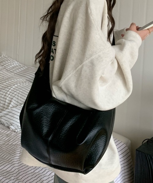 paravion（パラビオン）の「クロワッサンショルダーバッグ/B5サイズ/ショルダー調節可能（ショルダーバッグ・レディース・ホワイト/ブラック/ブラウン・FREE）」の15枚目の写真