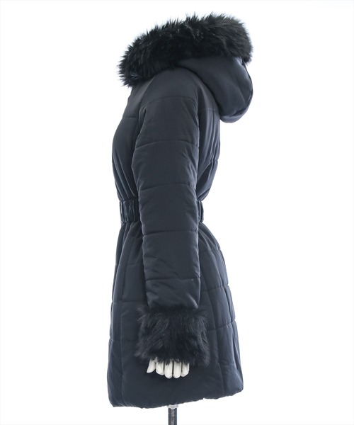 clear（クリア）の「ベルト付ミドル丈中綿ダウン[大人可愛い　体型カバー ファー] ≪2024AW新作≫（その他アウター・レディース・ブラック/アイボリー・F）」の4枚目の写真