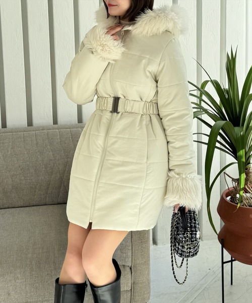 clear（クリア）の「ベルト付ミドル丈中綿ダウン[大人可愛い　体型カバー ファー] ≪2024AW新作≫（その他アウター・レディース・ブラック/アイボリー・F）」の20枚目の写真