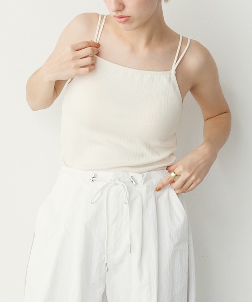 hunch(ハンチ)の「【WEB限定/別注】アジャスター調整可能 カップ付きダブルストラップキャミソール(キャミソール・レディース・アイボリー/ブラック/グレー・FREE)」の4枚目の写真