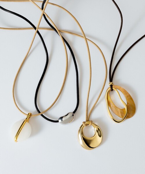 23区（ニジュウサンク）の「シェルリング ネックレス（ネックレス・レディース・ダークブラウン系/ブラック系/ホワイト系・F）」の10枚目の写真