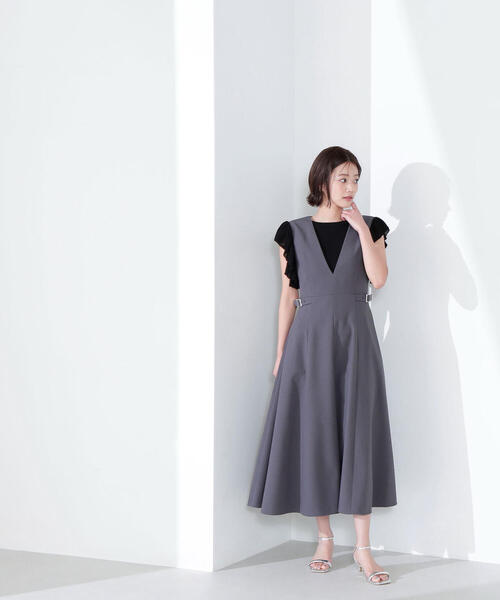 NATURAL BEAUTY BASIC（ナチュラルビューティーベーシック）の「◇Ｖネックサイドバックルジャンスカ（ジャンパースカート・レディース・チャコールグレー/ベージュ/ブラウン・MEDIUM/SMALL/P/S）」の7枚目の写真