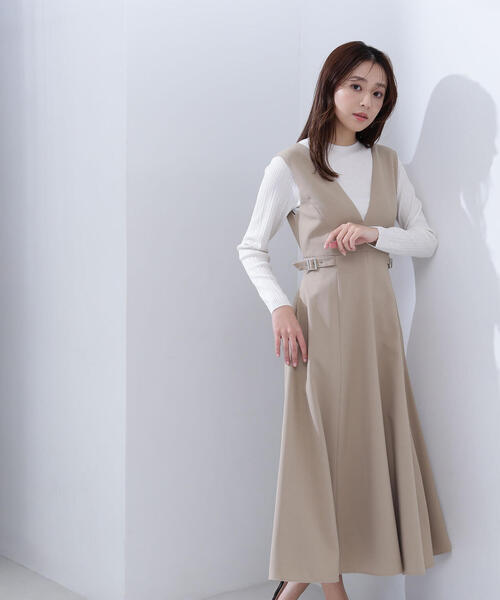 NATURAL BEAUTY BASIC（ナチュラルビューティーベーシック）の「◇Ｖネックサイドバックルジャンスカ（ジャンパースカート・レディース・チャコールグレー/ベージュ/ブラウン・MEDIUM/SMALL/P/S）」の16枚目の写真