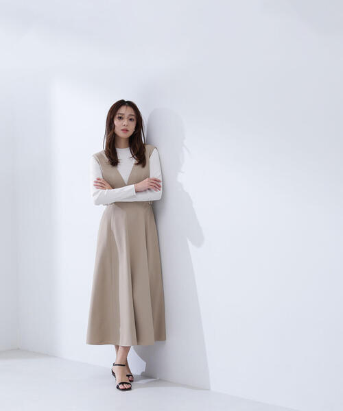 NATURAL BEAUTY BASIC（ナチュラルビューティーベーシック）の「◇Ｖネックサイドバックルジャンスカ（ジャンパースカート・レディース・チャコールグレー/ベージュ/ブラウン・MEDIUM/SMALL/P/S）」の19枚目の写真