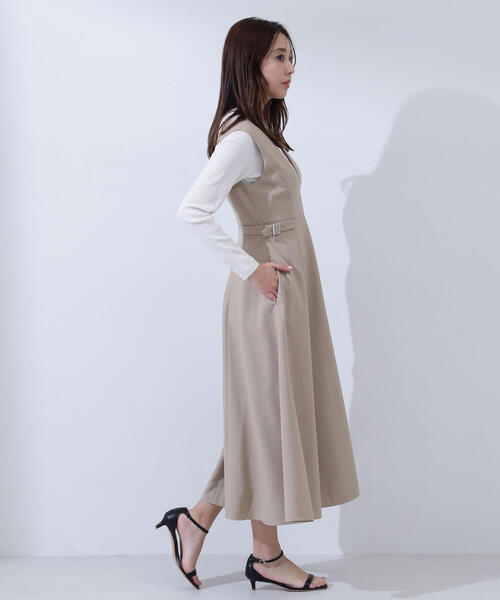 NATURAL BEAUTY BASIC（ナチュラルビューティーベーシック）の「◇Ｖネックサイドバックルジャンスカ（ジャンパースカート・レディース・チャコールグレー/ベージュ/ブラウン・MEDIUM/SMALL/P/S）」の20枚目の写真