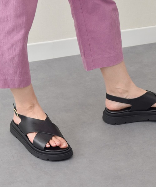 inter-chaussures(インターショシュール)の「【Tamaris】クロスベルトレザーサンダル(455708)(サンダル・レディース・ブラック・36/37/38/39/40)」の5枚目の写真