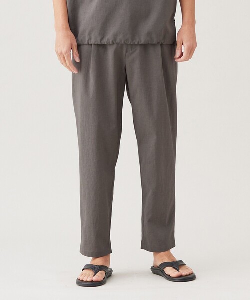UNFILO(アンフィーロ)の「TENNEN TOUCH タックパンツ(その他パンツ・メンズ・ブラック系/カーキ系/グレー系・LARGE/MEDIUM/SMALL/X-LARGE)」の4枚目の写真
