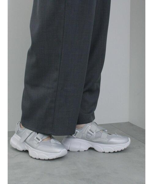 Samansa Mos2 blue(サマンサモスモスブルー)の「【軽量】クロスベルトスニーカーサンダル(ドレスシューズ・レディース・ブラック/シルバー/オフホワイト・L/M)」の3枚目の写真