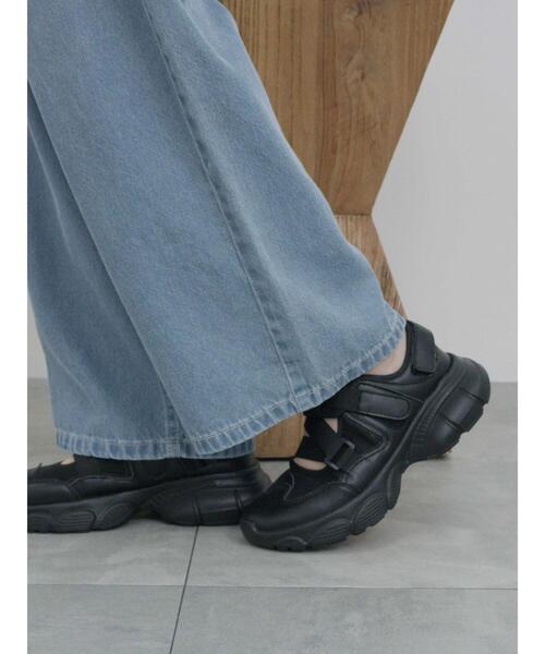 Samansa Mos2 blue(サマンサモスモスブルー)の「【軽量】クロスベルトスニーカーサンダル(ドレスシューズ・レディース・ブラック/シルバー/オフホワイト・L/M)」の1枚目の写真