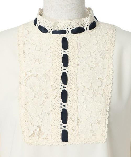 an another angelus（アンアナザーアンジェラス）の「はしごレースヨークプルオーバーブラウス/fint　フィント（シャツ/ブラウス・レディース・ホワイト×グレー/ホワイト×ネイビー・FREE）」の19枚目の写真