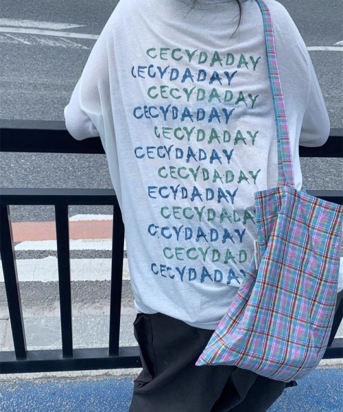 LETee(レティー)の「シアータイプ バックロゴプリントトップス(Tシャツ/カットソー・レディース・ピンク/ブルー/グリーン/ホワイト・FREE)」の2枚目の写真