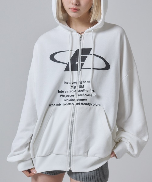 ENVYM（アンビー）の「フロントプリント オーバーサイズ ジップパーカー（パーカー・レディース・ホワイト/ブラック/イエロー・FREE）」の2枚目の写真