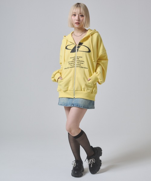 ENVYM（アンビー）の「フロントプリント オーバーサイズ ジップパーカー（パーカー・レディース・ホワイト/ブラック/イエロー・FREE）」の11枚目の写真