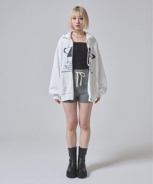 ENVYM（アンビー）の「フロントプリント オーバーサイズ ジップパーカー（パーカー・レディース・ホワイト/ブラック/イエロー・FREE）」の10枚目の写真