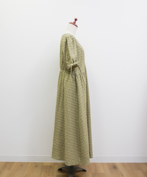 CLETTE(クレット)の「袖リボンチェックワンピース(ワンピース・レディース・アイボリー/ブラック/グリーン・LL/3L/4L)」の10枚目の写真