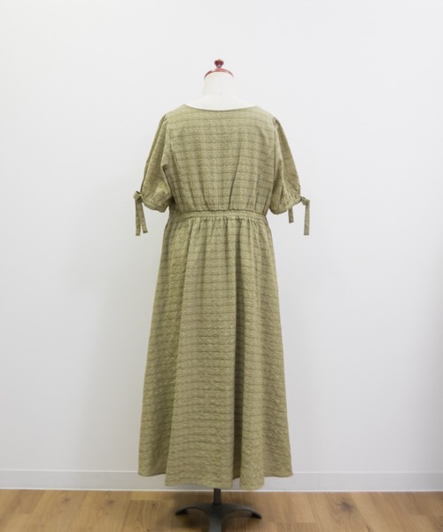CLETTE(クレット)の「袖リボンチェックワンピース(ワンピース・レディース・アイボリー/ブラック/グリーン・LL/3L/4L)」の11枚目の写真