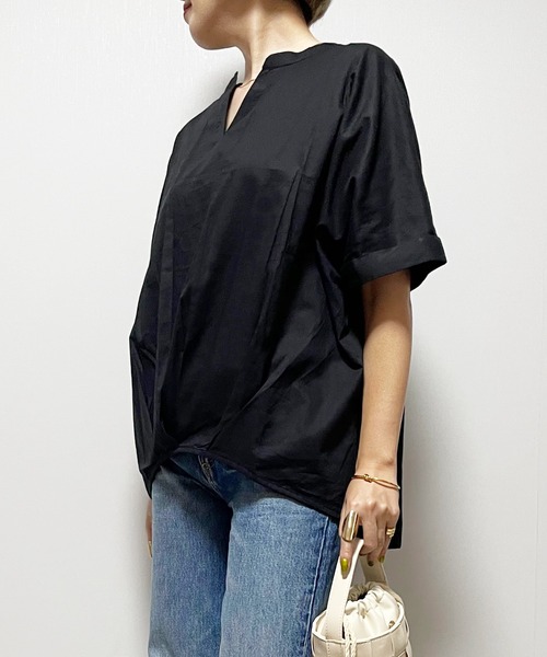 Fizz（フィズ）の「【Fizz/フィズ】　コットンキャンブリック　裾タックスキッパーブラウス（シャツ/ブラウス・レディース・ベージュ/ホワイト/ピンク系/ブラック・M）」の2枚目の写真