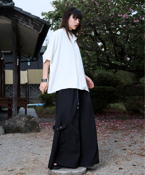 狐独(コドク)の「ルーズドルマントロミシャツ(シャツ/ブラウス・メンズ・ブラック/オフホワイト・MEDIUM/LARGE)」の10枚目の写真