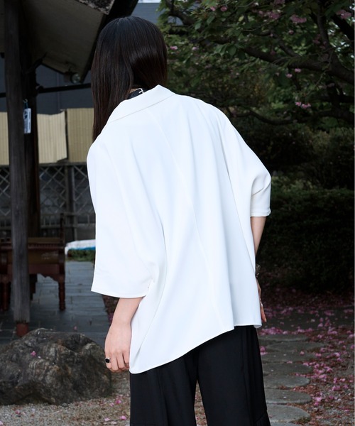 狐独(コドク)の「ルーズドルマントロミシャツ(シャツ/ブラウス・メンズ・ブラック/オフホワイト・MEDIUM/LARGE)」の4枚目の写真