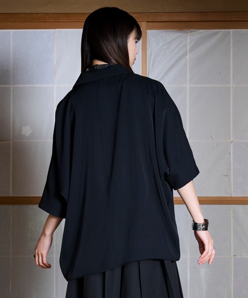 狐独(コドク)の「ルーズドルマントロミシャツ(シャツ/ブラウス・メンズ・ブラック/オフホワイト・MEDIUM/LARGE)」の12枚目の写真